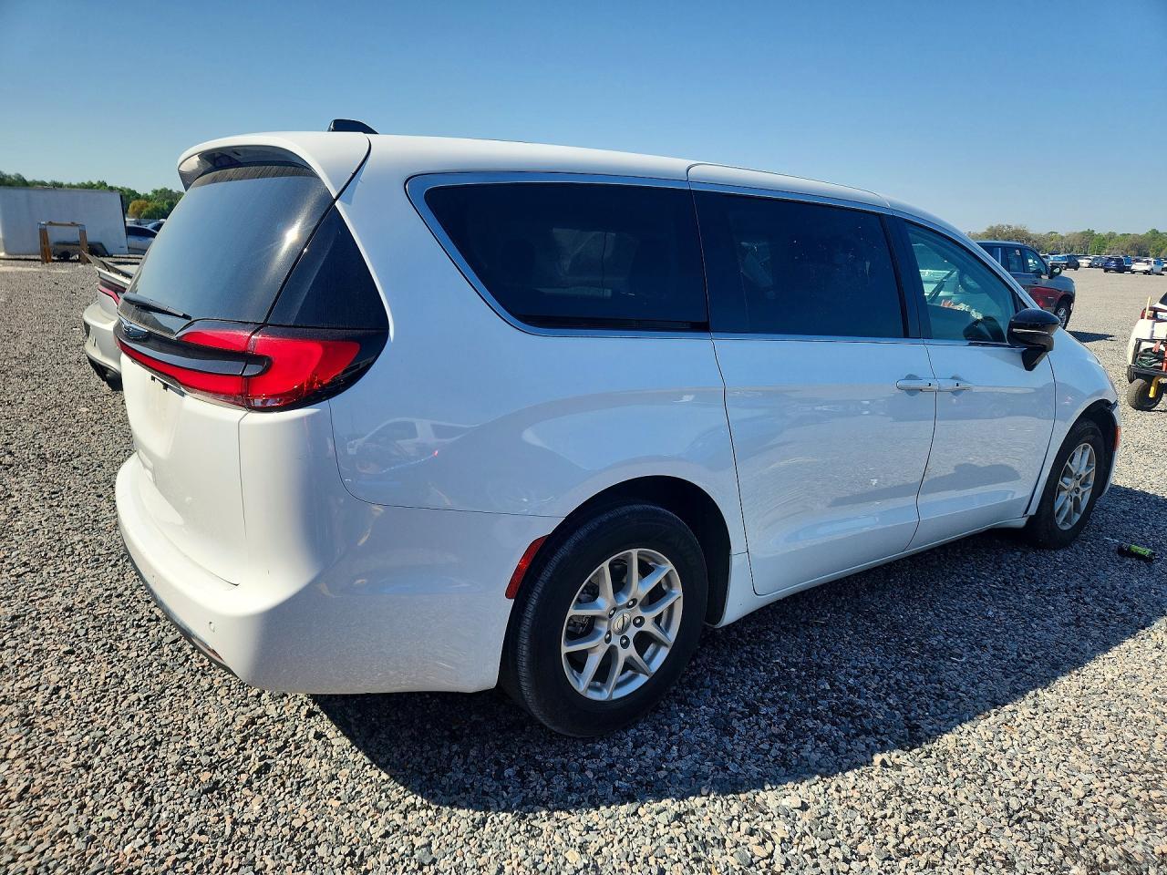 2024 Chrysler Pacifica Touring L - Image 3