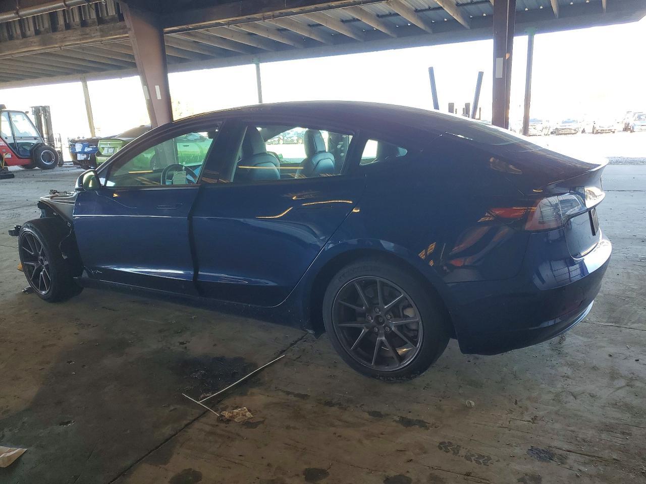2022 Tesla Model 3 - Фото 2