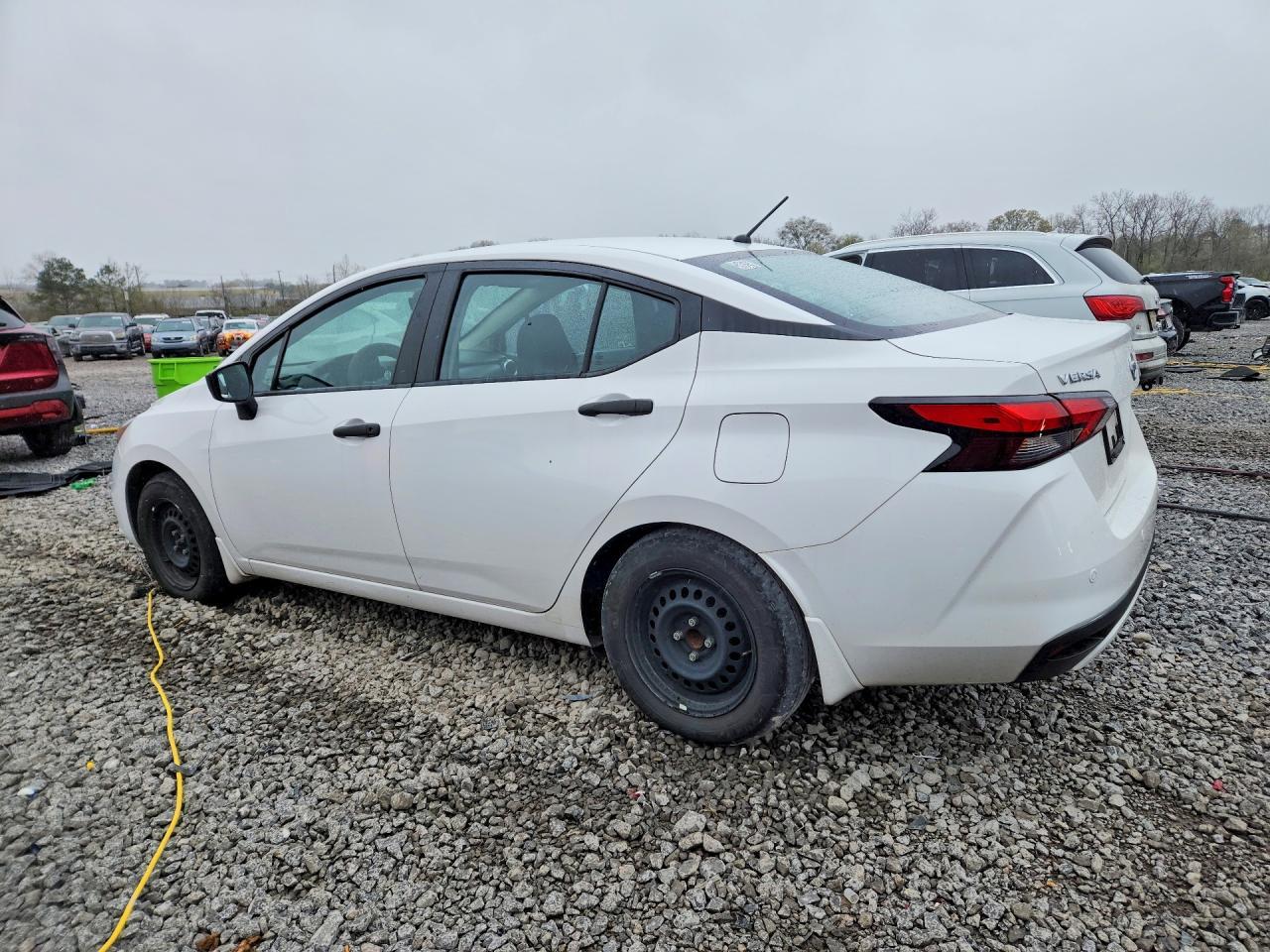 2021 Nissan Versa S - Фото 2