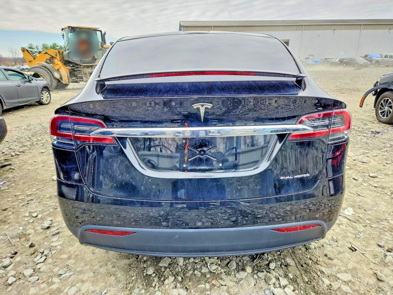 2020 Tesla Model X - Фото 6