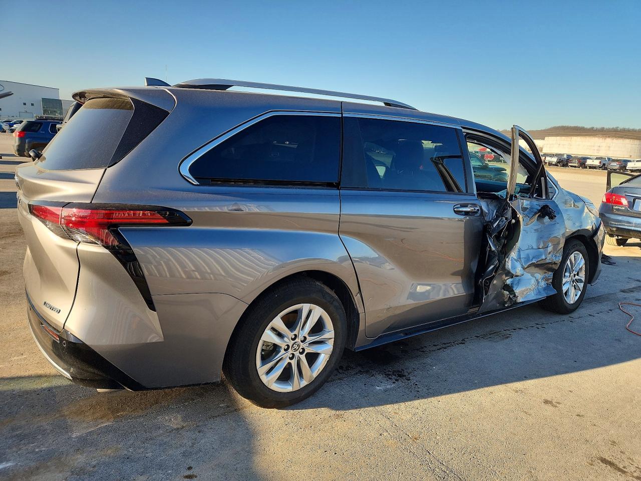 2026 Toyota Sienna Limited 7-Passenger - Image 3