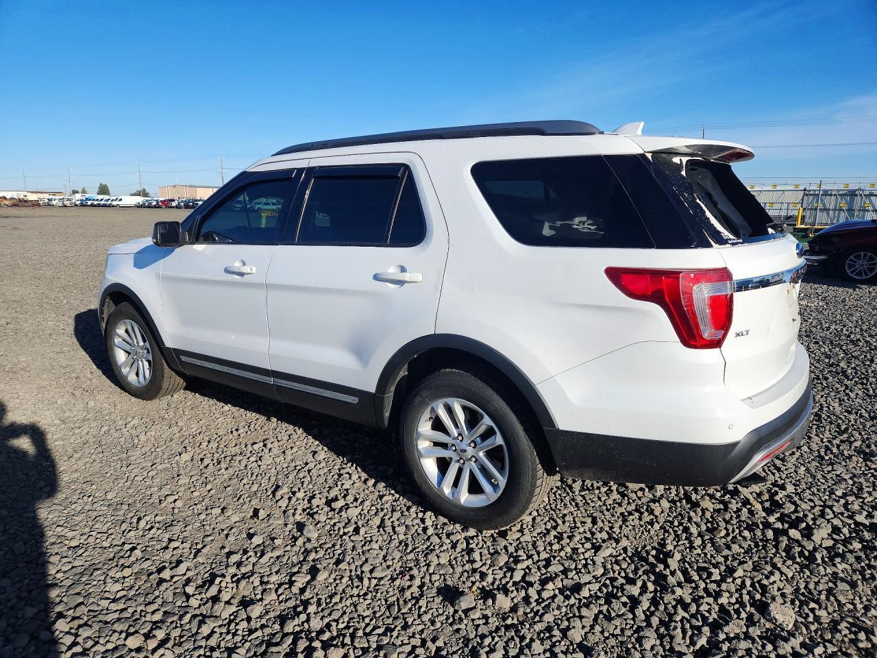 2017 Ford Explorer Xlt - Фото 2