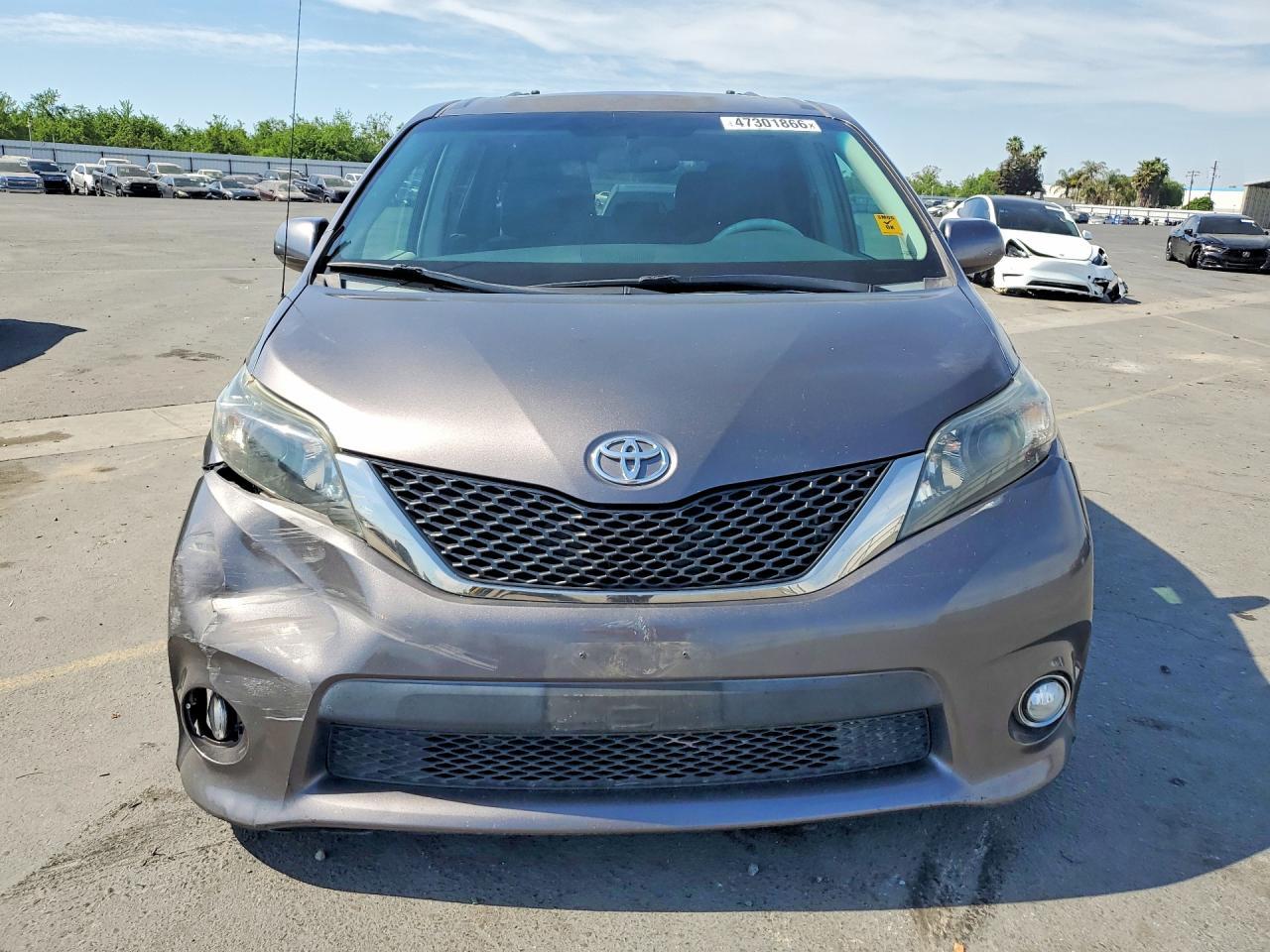 2012 Toyota Sienna Se 8-Passenger - Фото 5