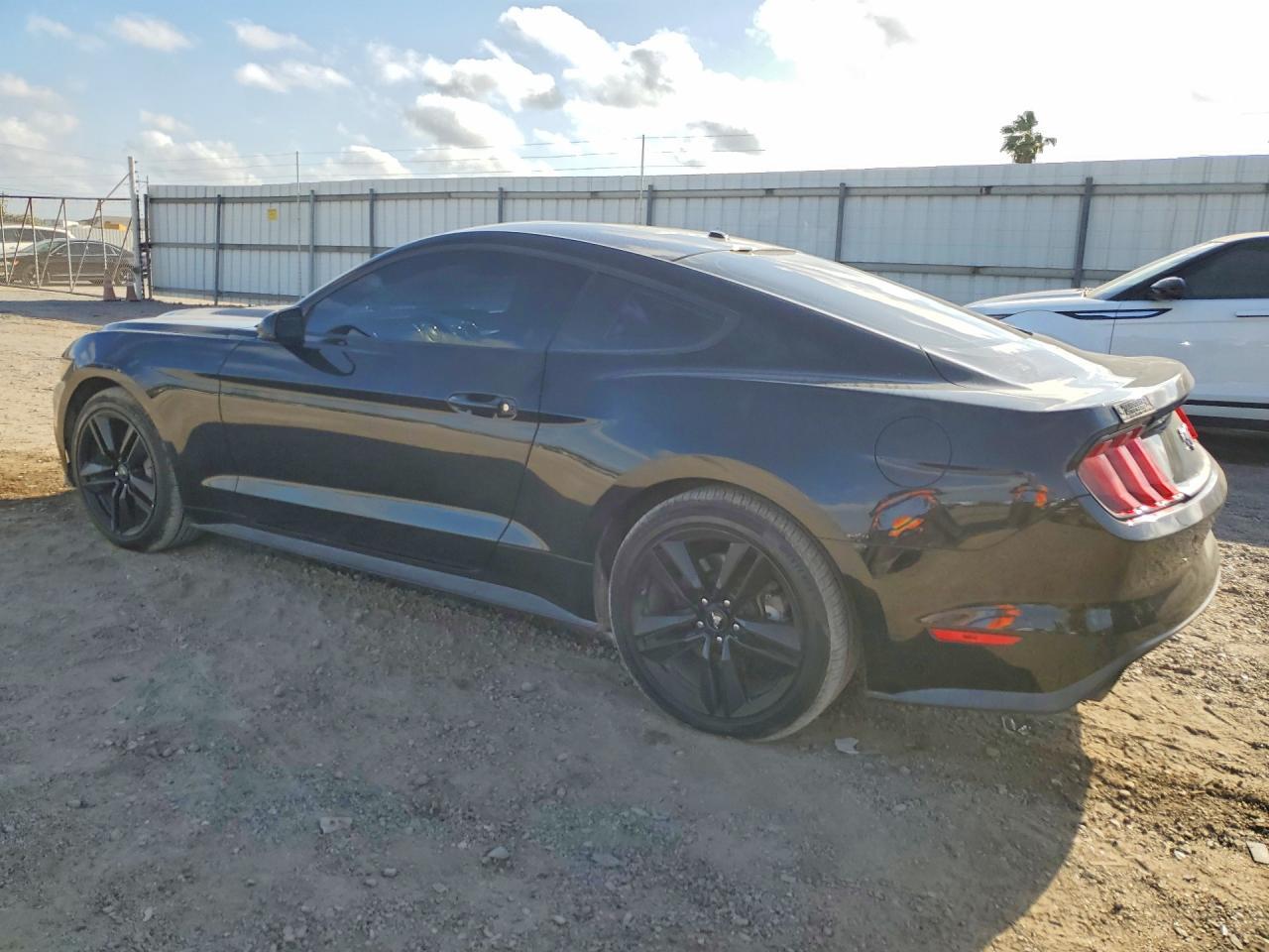2016 Ford Mustang - Фото 2