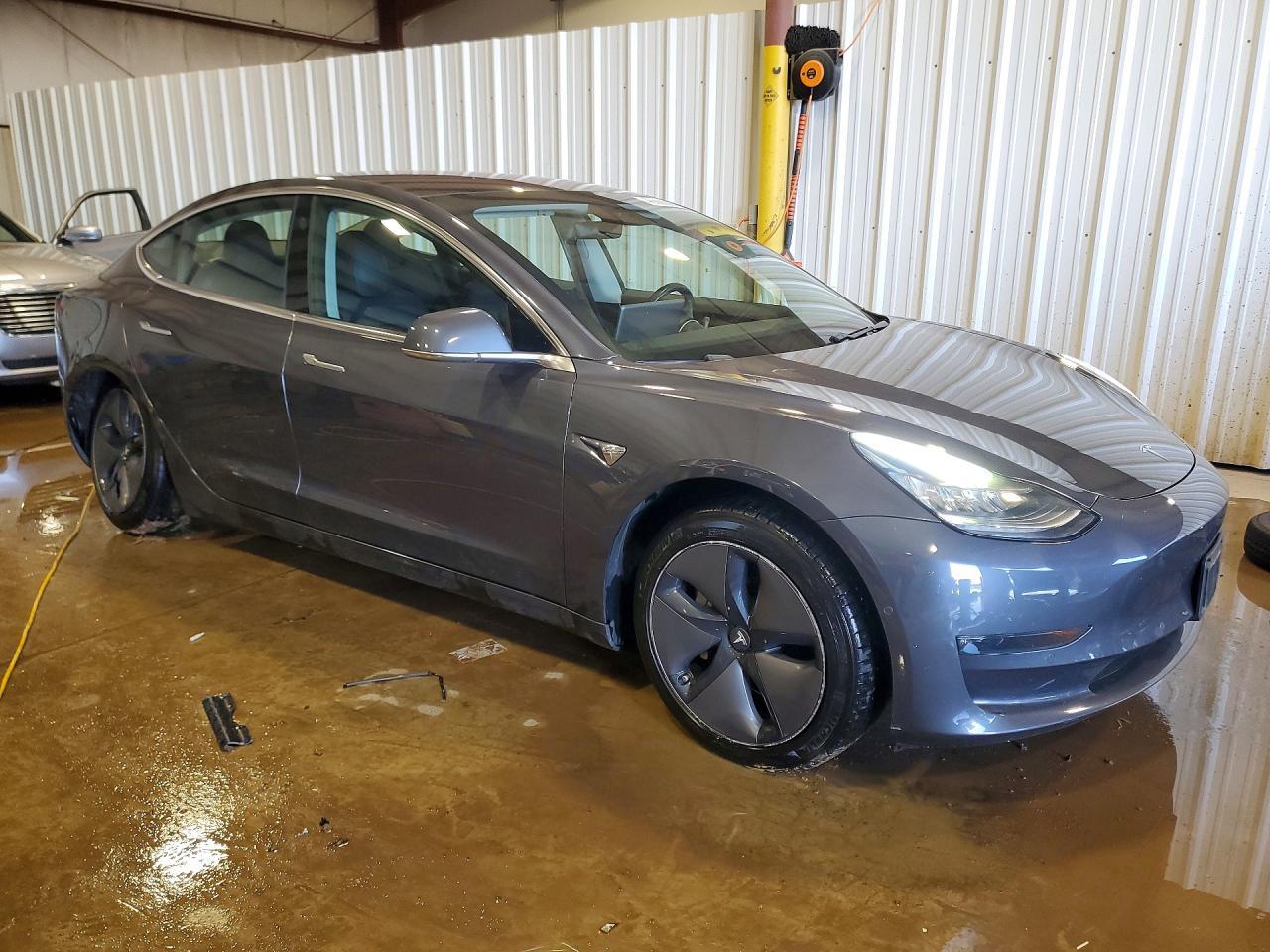 2018 Tesla Model 3 - Фото 4