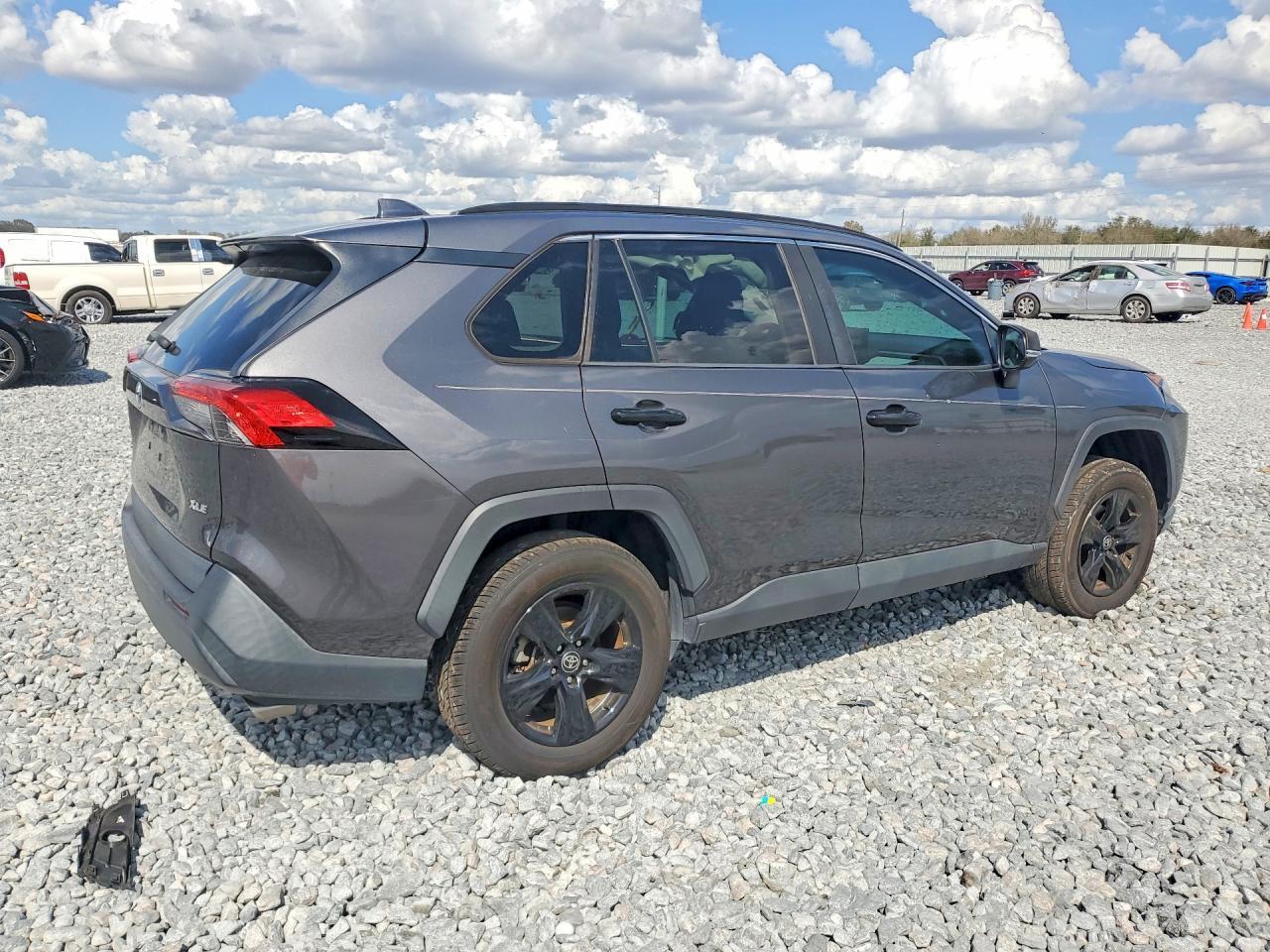 2021 Toyota Rav4 Xle - Image 3