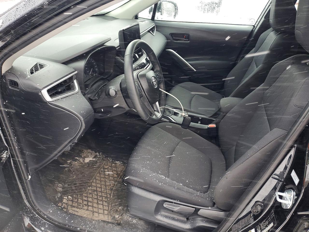 2025 Toyota Corolla Cross Le - Фото 7