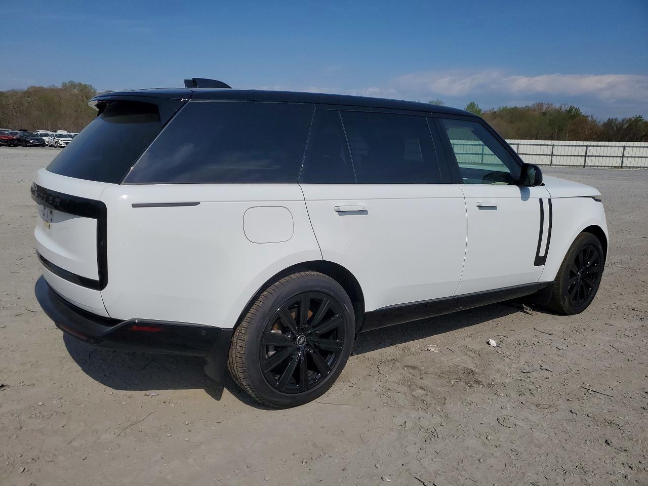 2025 Land Rover Range Rover Se - Image 3
