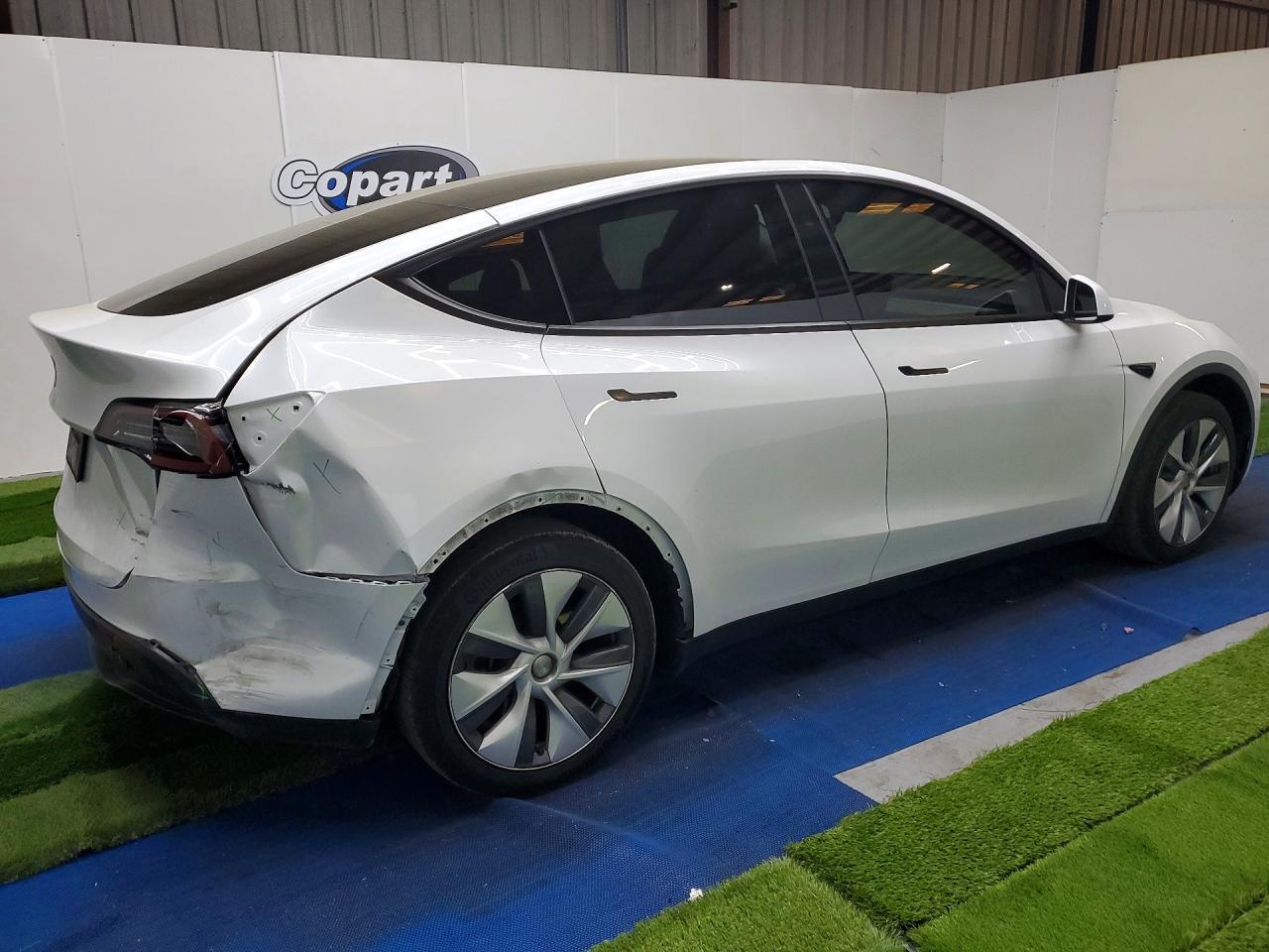 2023 Tesla Model Y - Image 3
