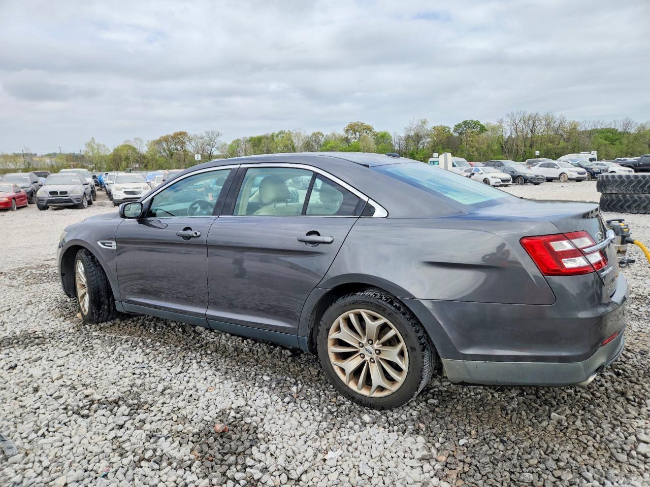 2015 Ford Taurus Limited - Image 2