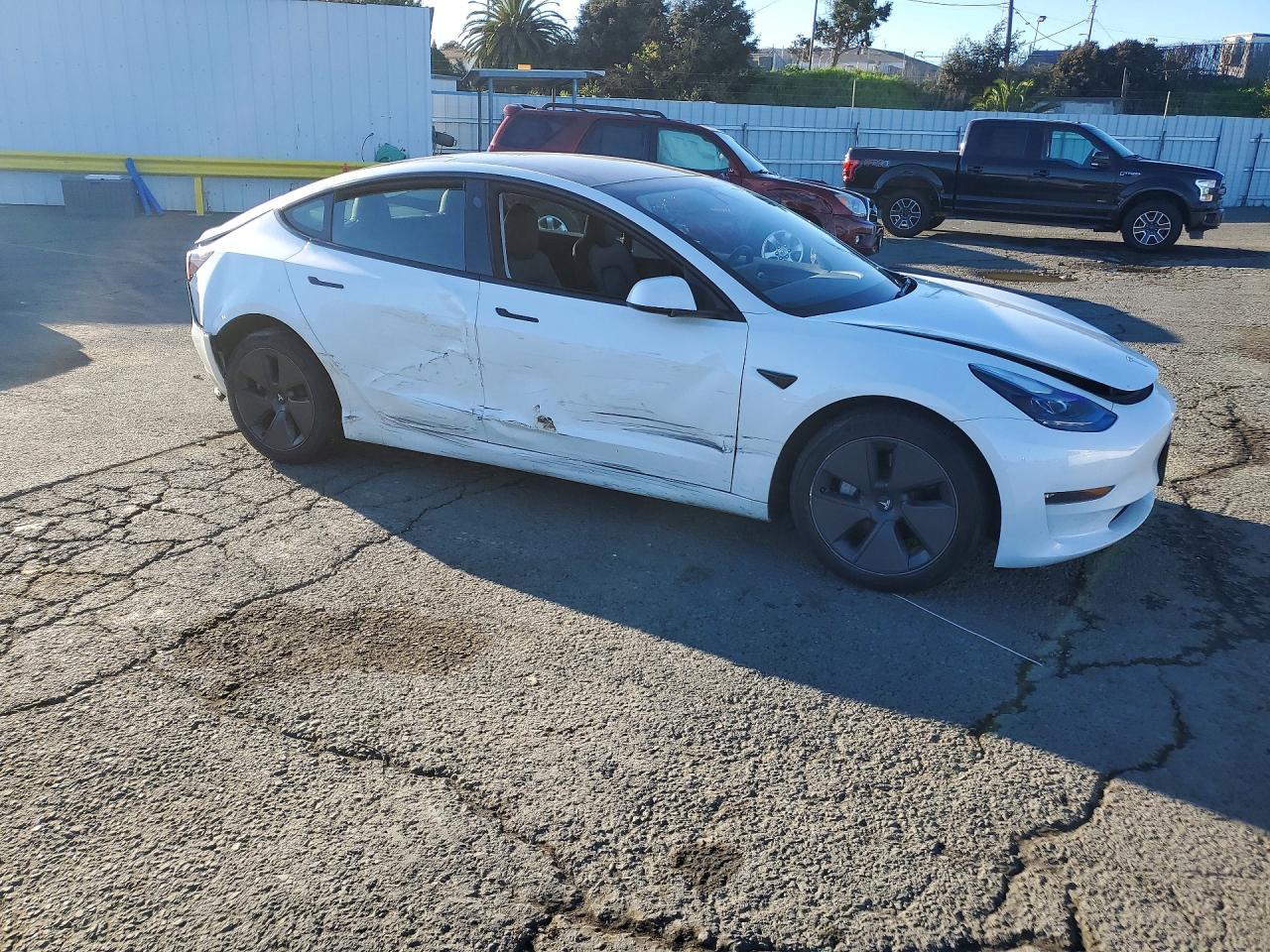 2023 Tesla Model 3 - Фото 4