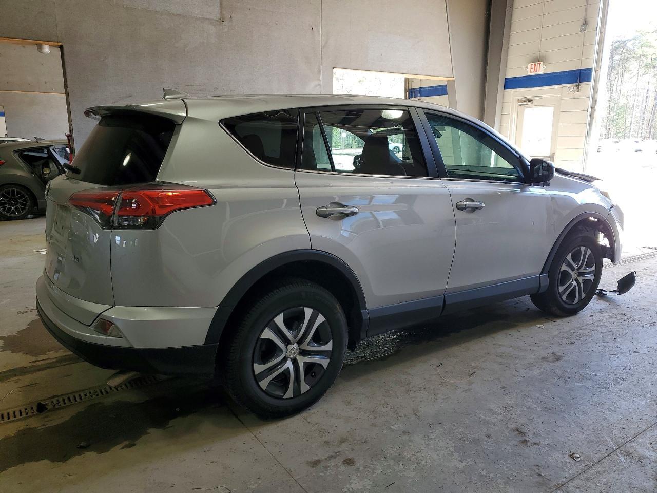 2018 Toyota Rav4 Le - Image 3