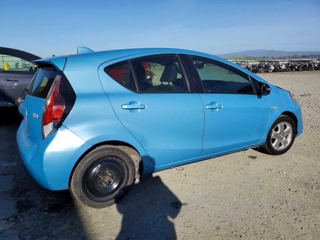 2015 Toyota Prius C Two - Image 3