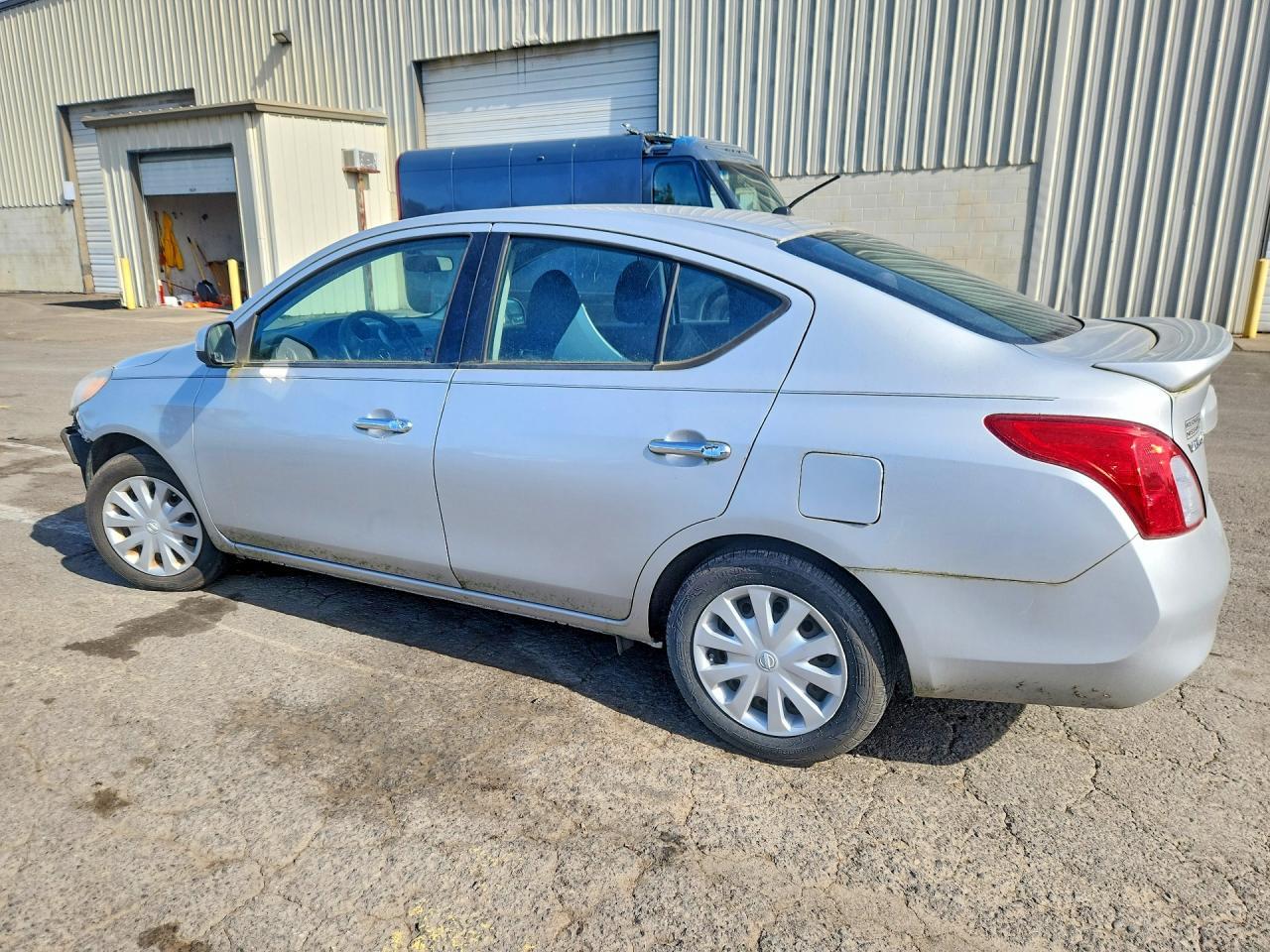 2013 Nissan Versa 1.6 S - Image 2