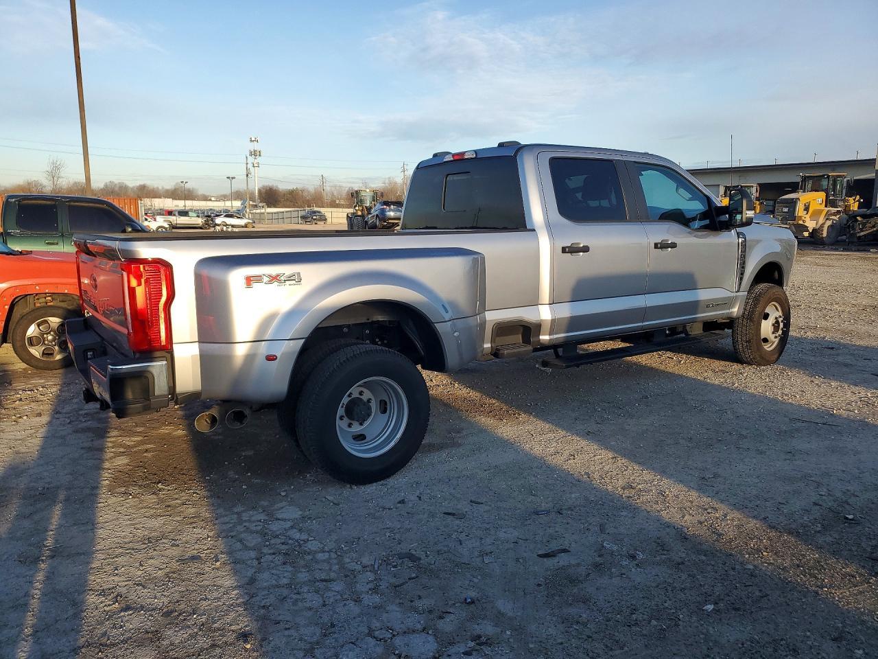2024 Ford F350 Super Duty - Image 3