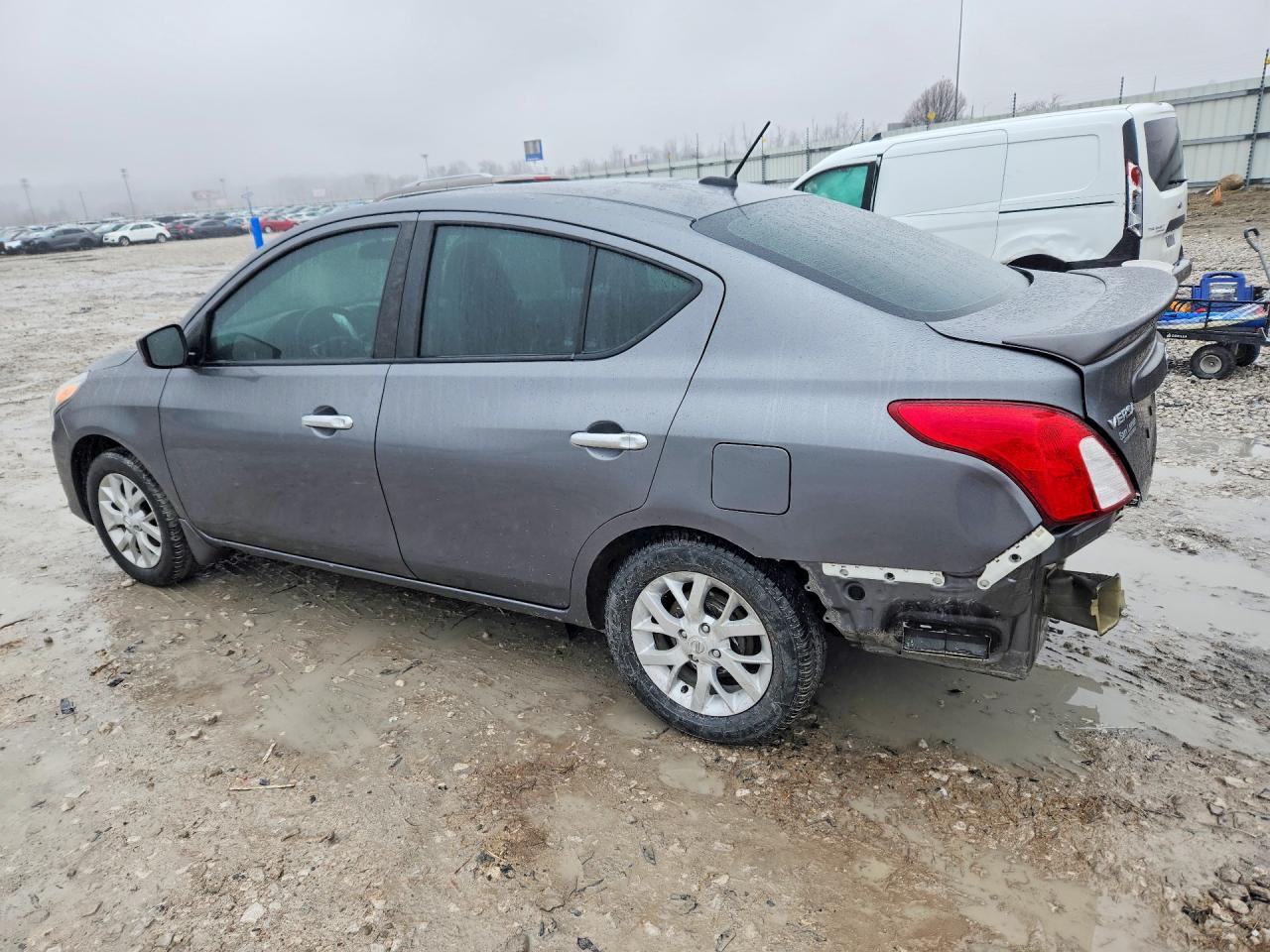 2017 Nissan Versa - Фото 2