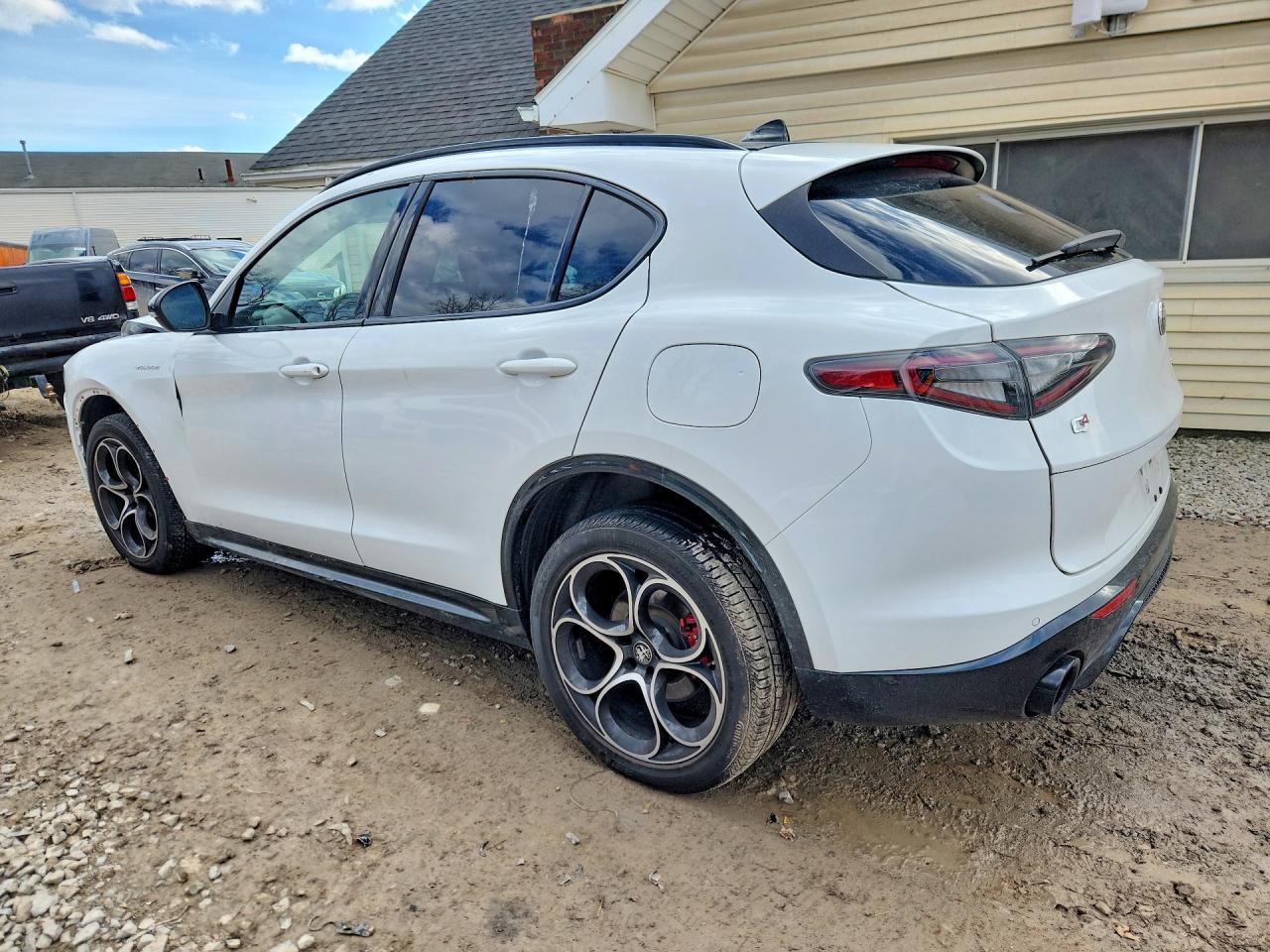 2024 Alfa Romeo Stelvio Ti - Фото 2