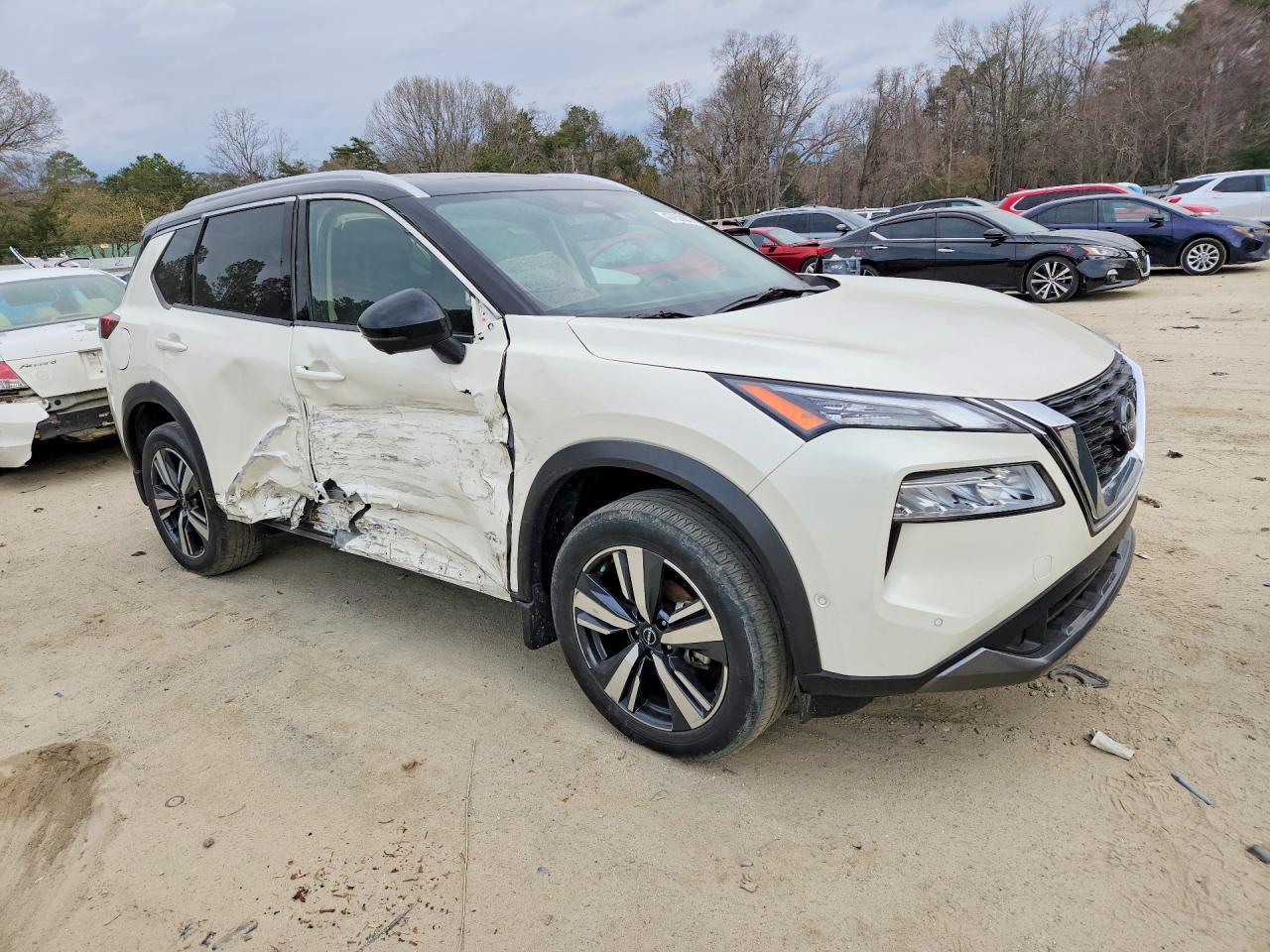 2023 Nissan Rogue Sl - Image 4
