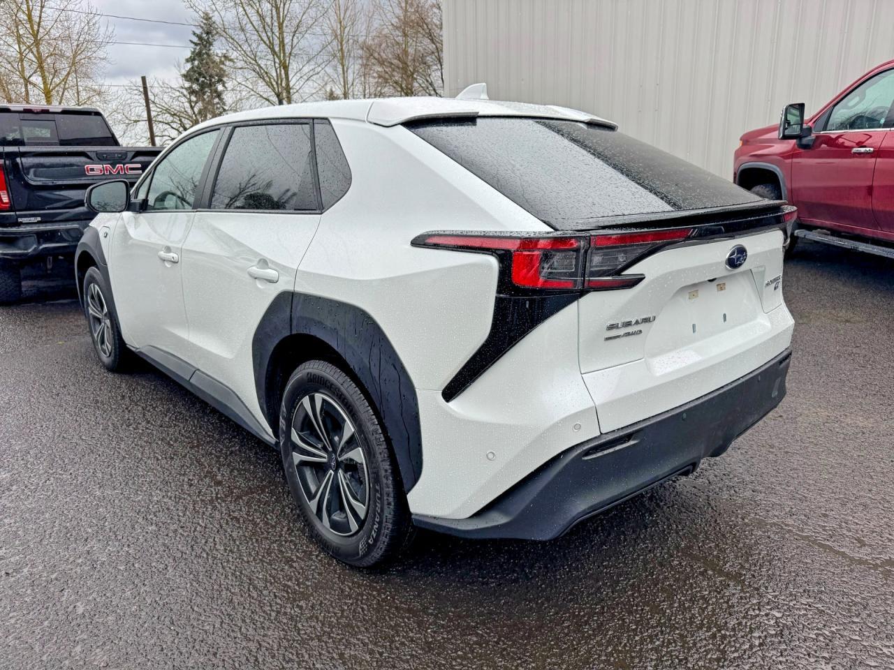 2023 Subaru Solterra Premium - Фото 3