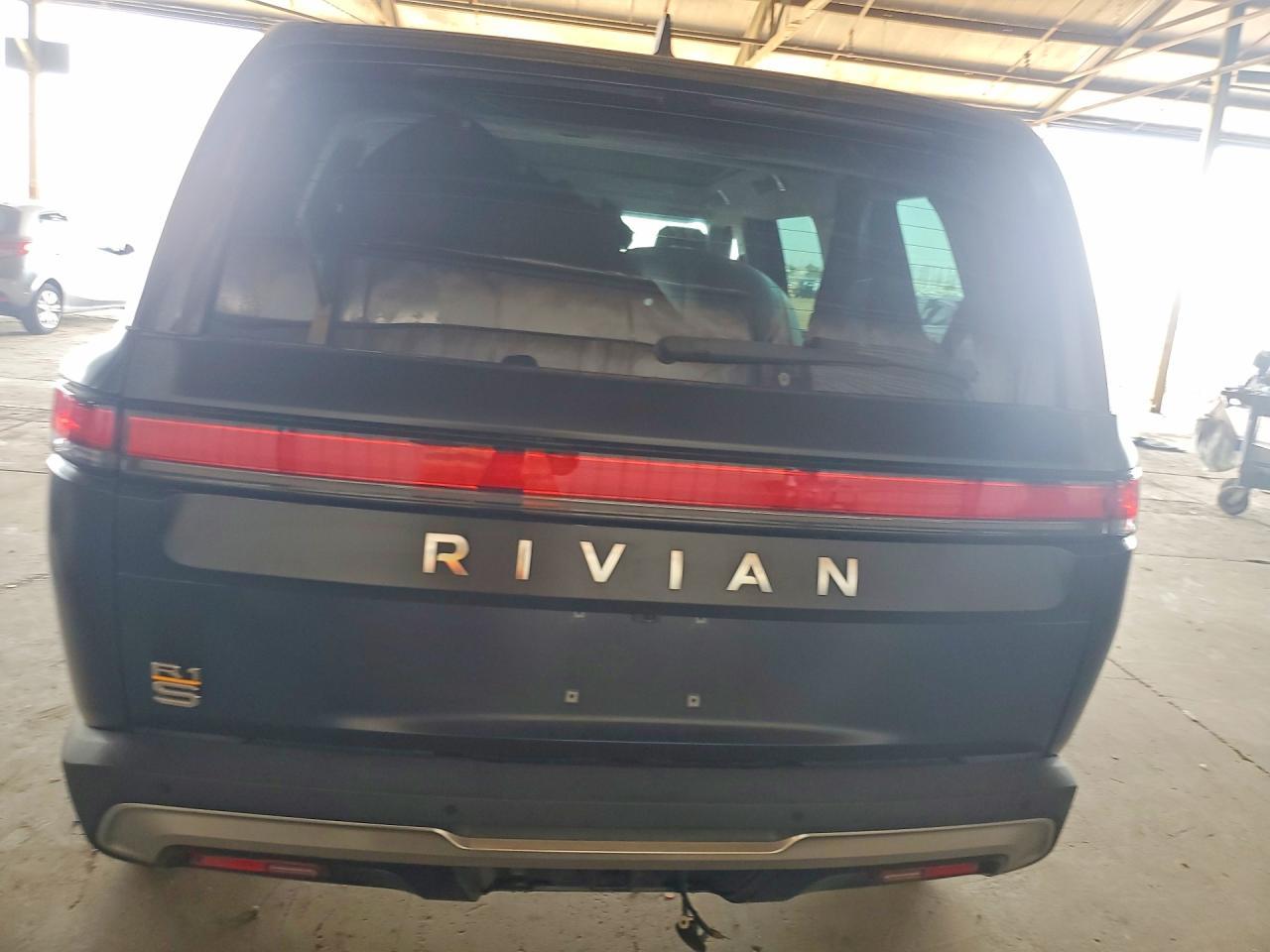 2023 Rivian R1S Adventure - Фото 6