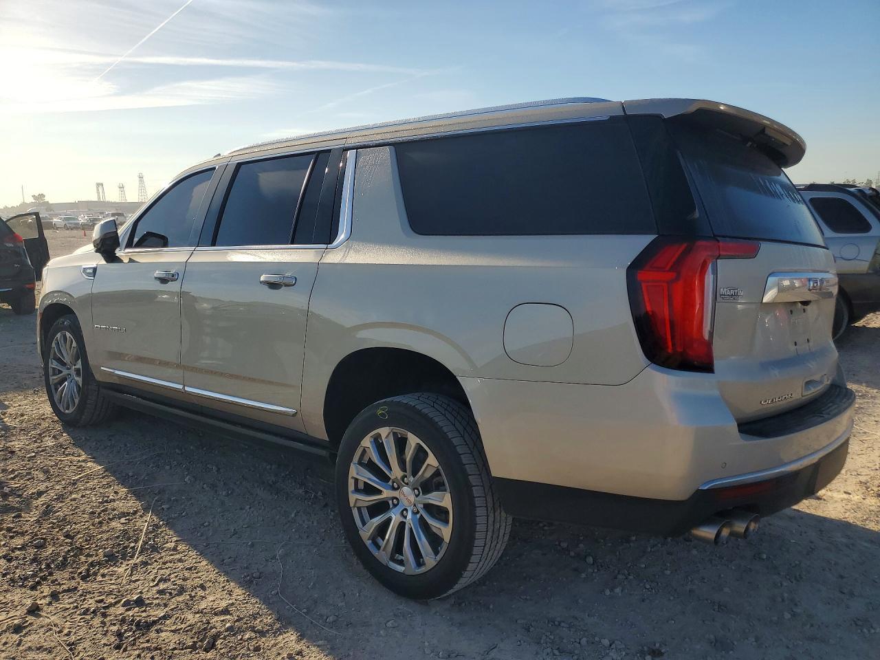 2023 GMC Yukon Xl Denali - Фото 2