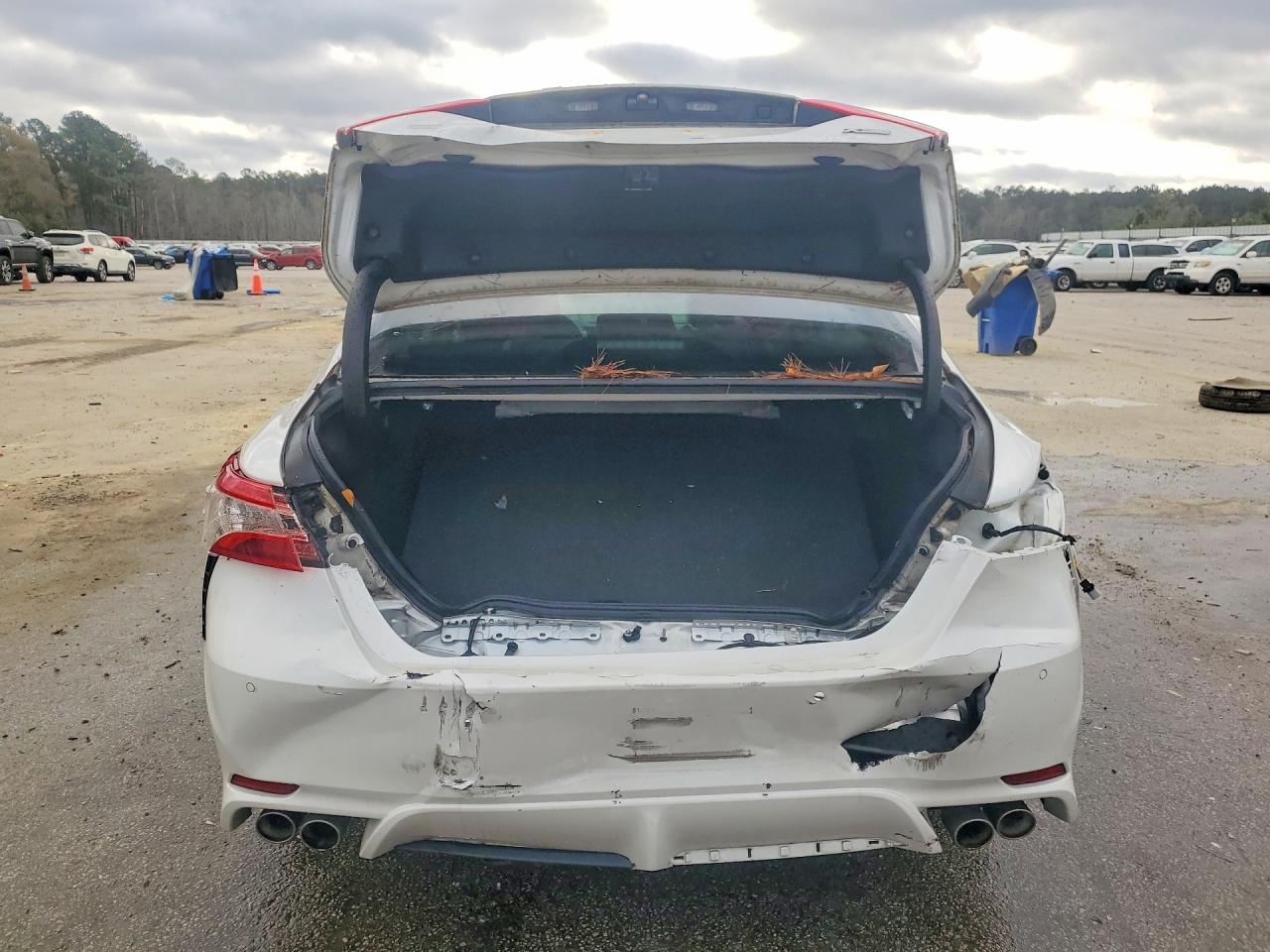 2020 Toyota Camry Xse V6 - Image 6