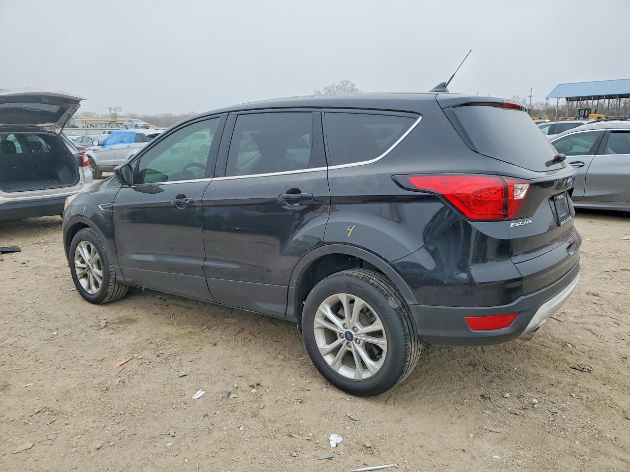 2019 Ford Escape Se - Фото 2