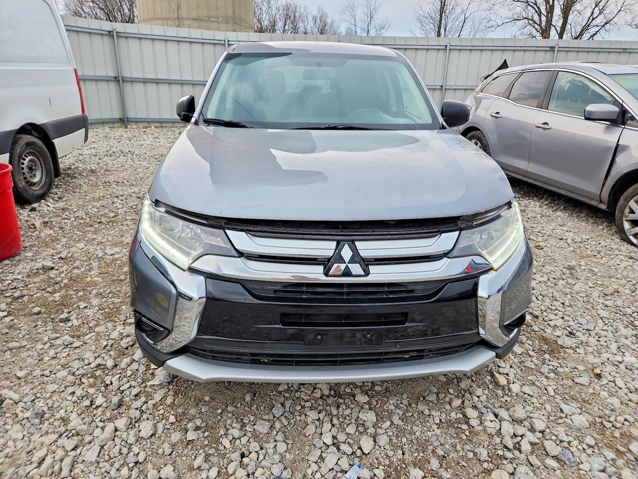 2017 Mitsubishi Outlander Es - Image 5