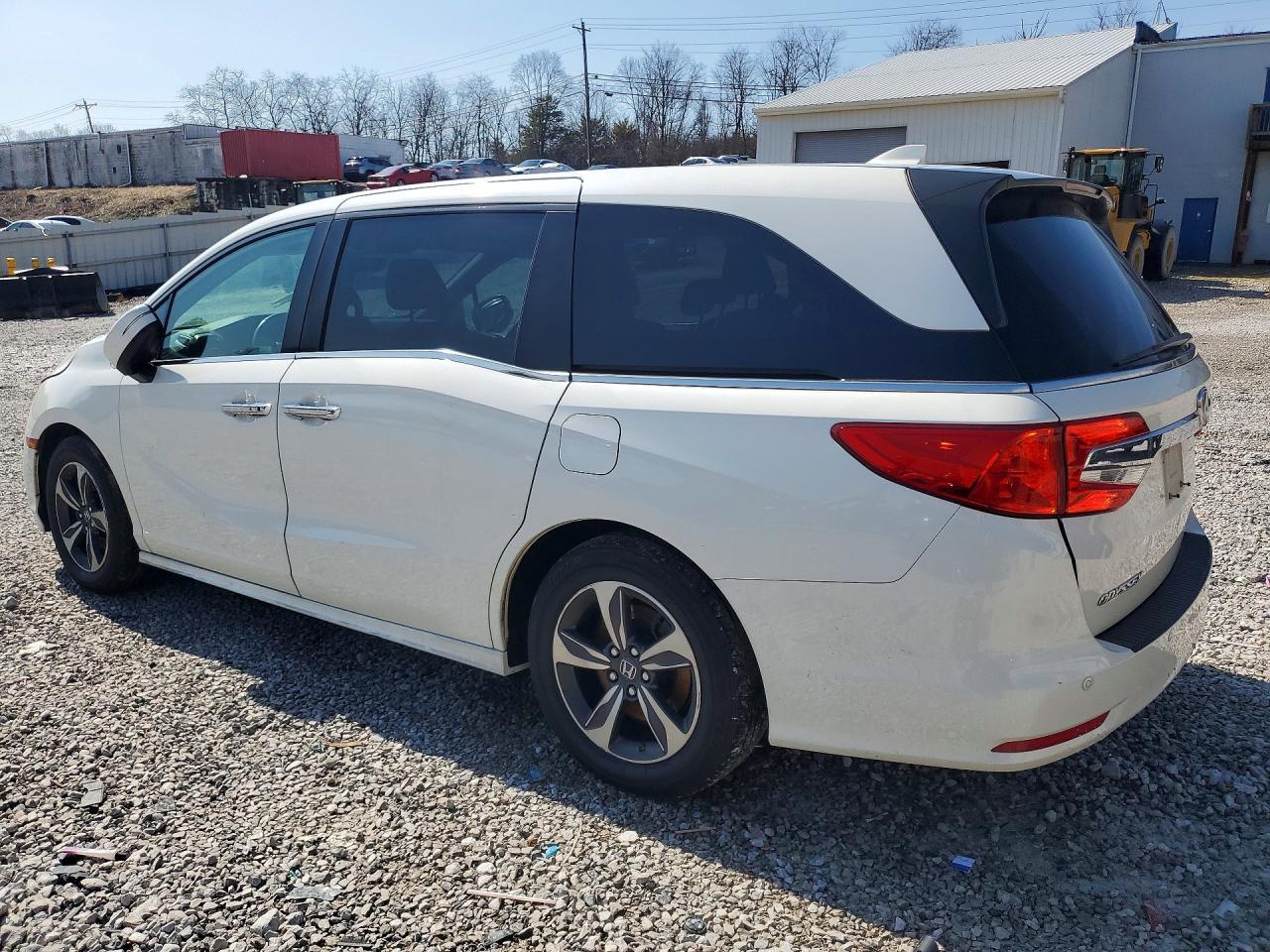 2019 Honda Odyssey Touring - Image 2