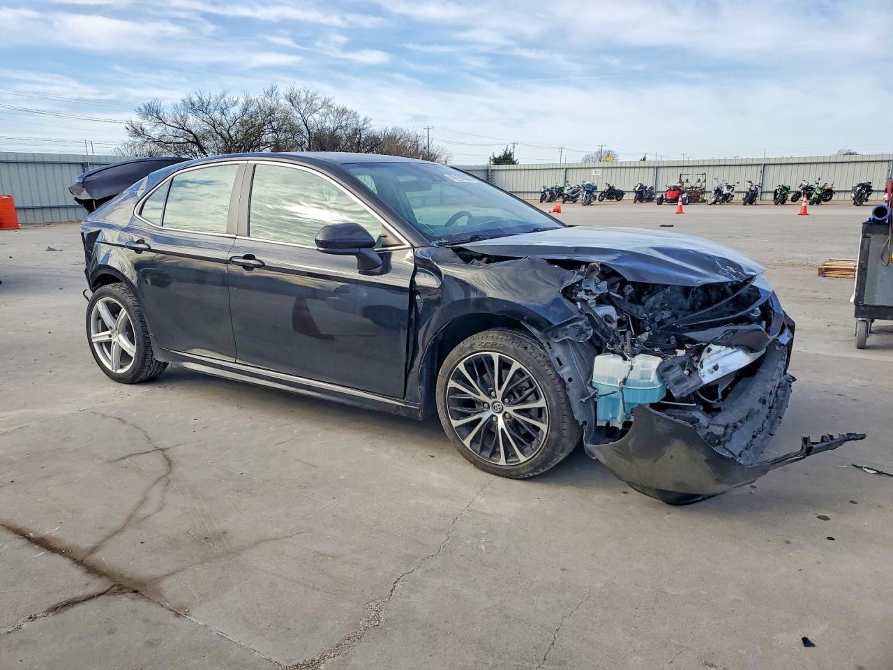 2020 Toyota Camry - Фото 4