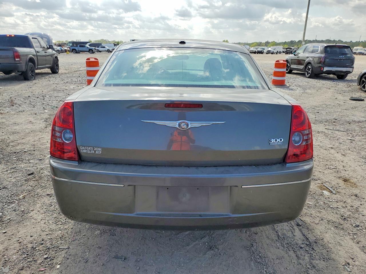 2010 Chrysler 300 Touring - Image 6