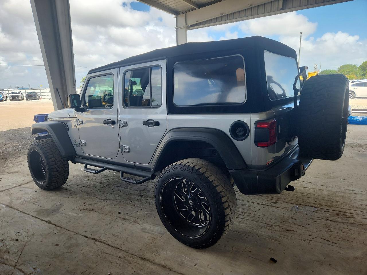 2021 Jeep Wrangler Unlimited Sport - Фото 2