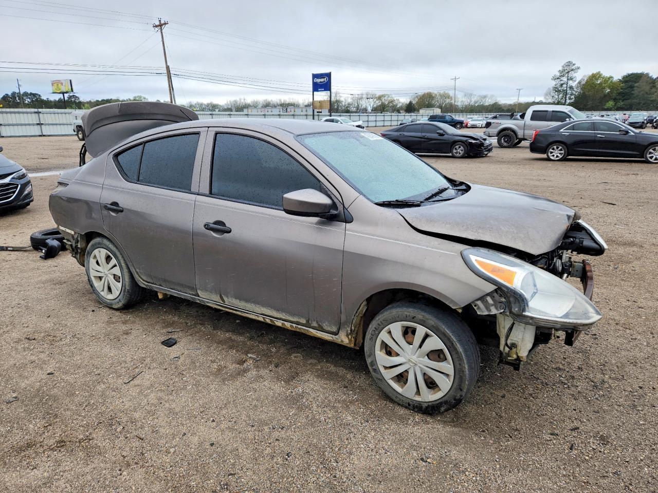 2017 Nissan Versa - Фото 4