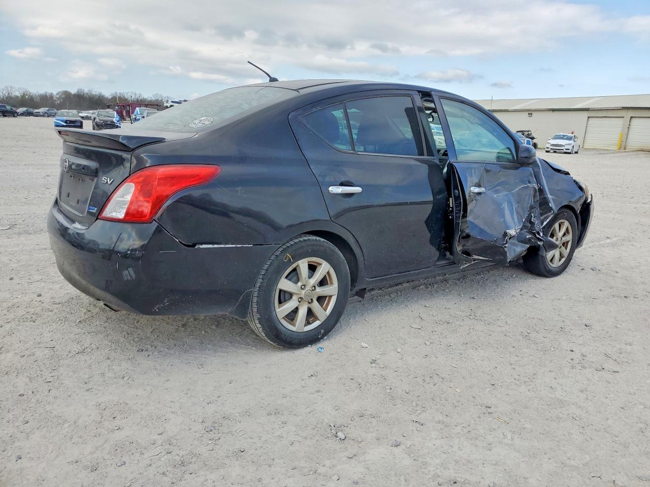 2014 Nissan Versa 1.6 S - Фото 3