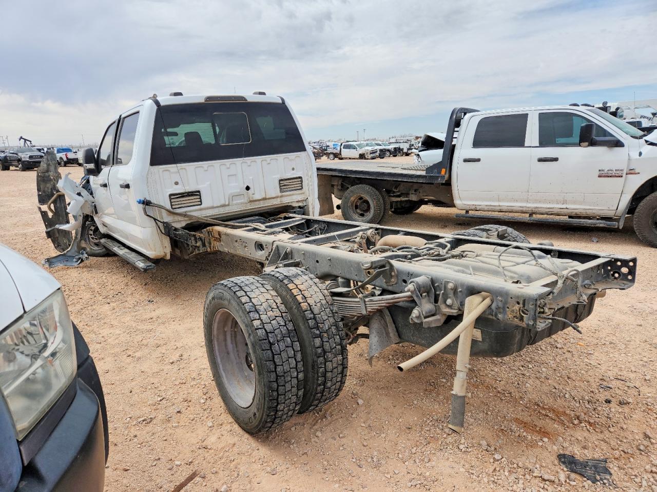2023 Ford F550 Super Duty Truck Cab And Chassis - Image 3