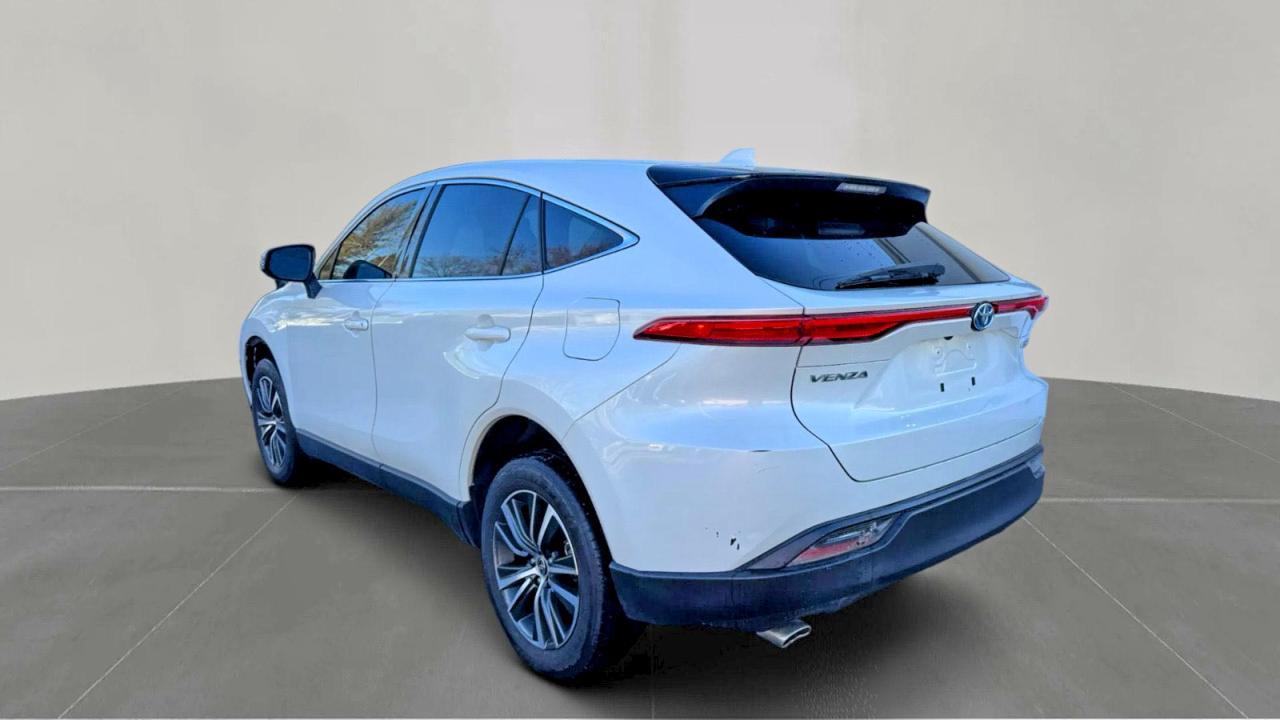 2021 Toyota Venza Le - Image 3