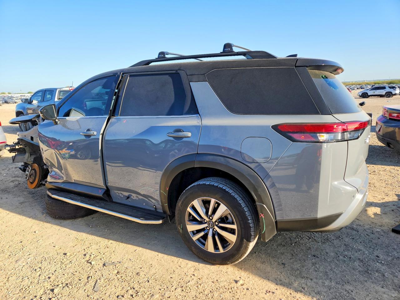 2024 Nissan Pathfinder Sl - Фото 2