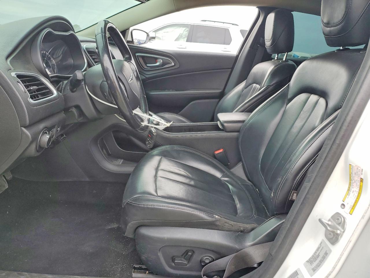 2016 Chrysler 200 Limited - Фото 7