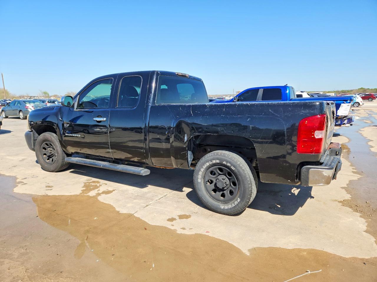 2011 Chevrolet Silverado C1500 - Image 2