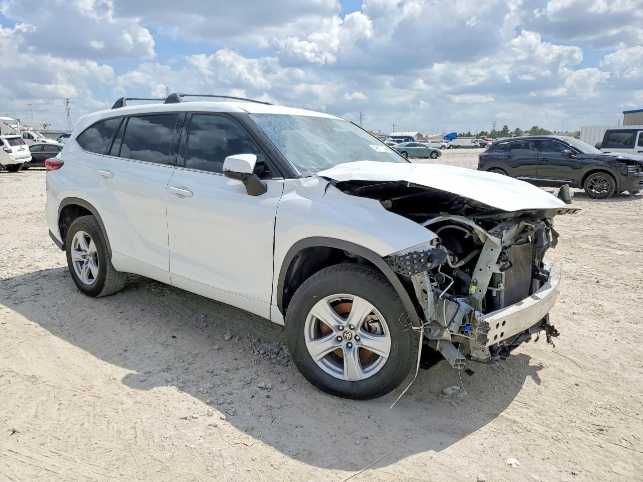2022 Toyota Highlander Le - Фото 4