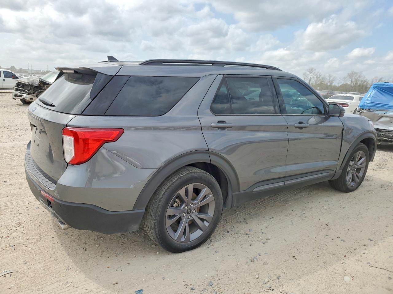 2024 Ford Explorer Xlt - Image 3