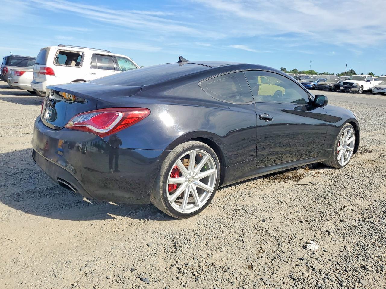 2013 Hyundai Genesis Coupe 3.8 R-Spec - Image 3