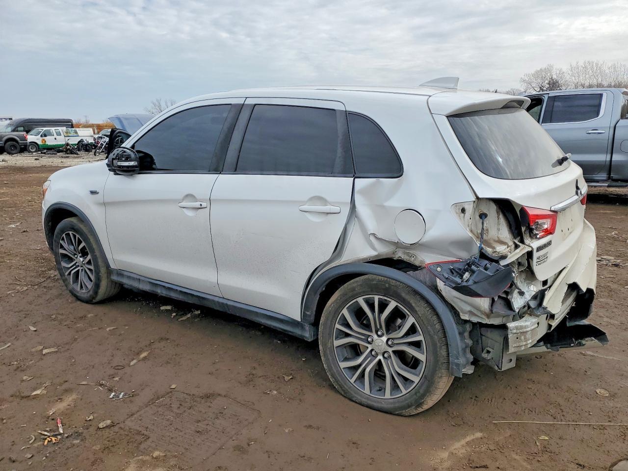 2018 Mitsubishi Outlander Sport Es - Image 2