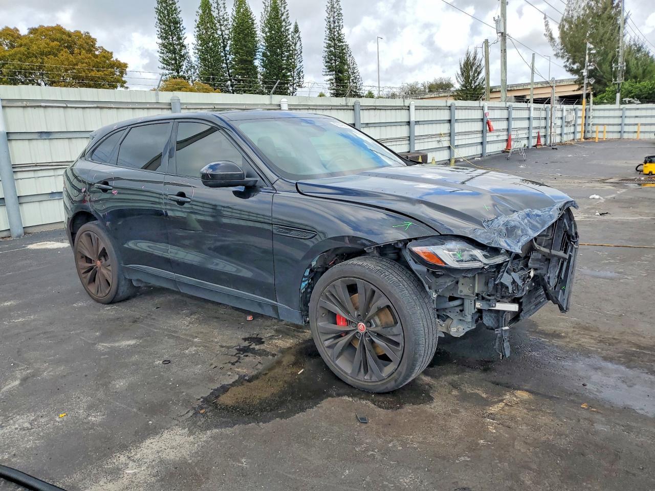 2021 Jaguar F-Pace R-Dynamic S - Image 4