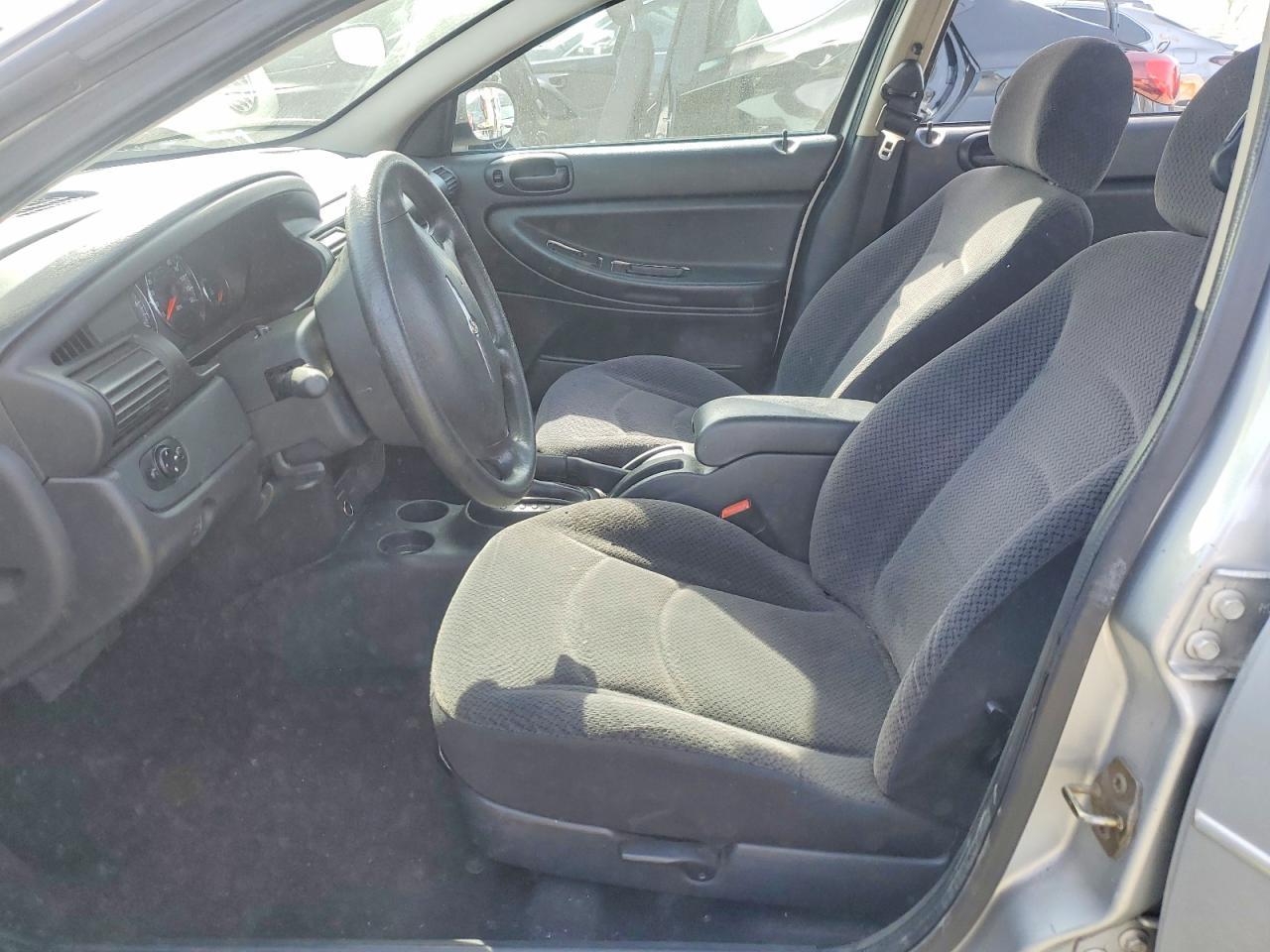 2005 Chrysler Sebring - Image 7