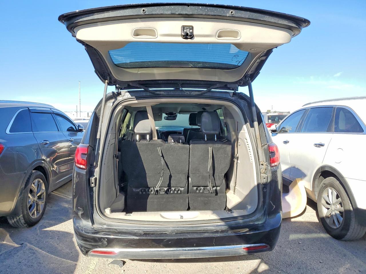 2022 Chrysler Pacifica Hybrid Touring L - Image 6