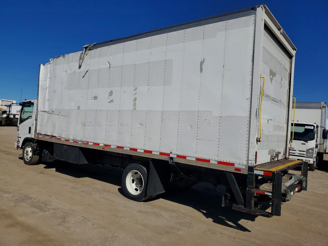 2020 Isuzu Nrr Box Truck - Image 2