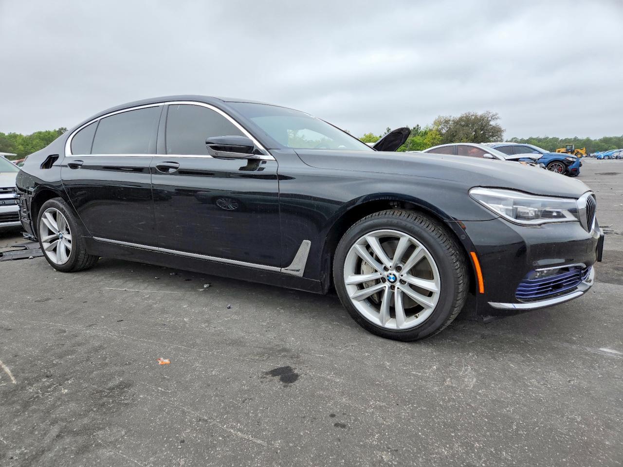 2016 BMW 750 Xi - Image 4