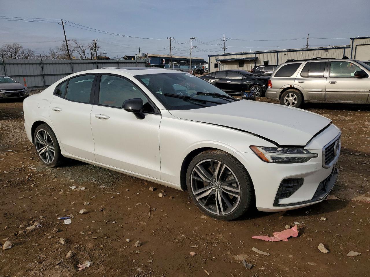 2019 Volvo S60 T6 R-Design - Image 4
