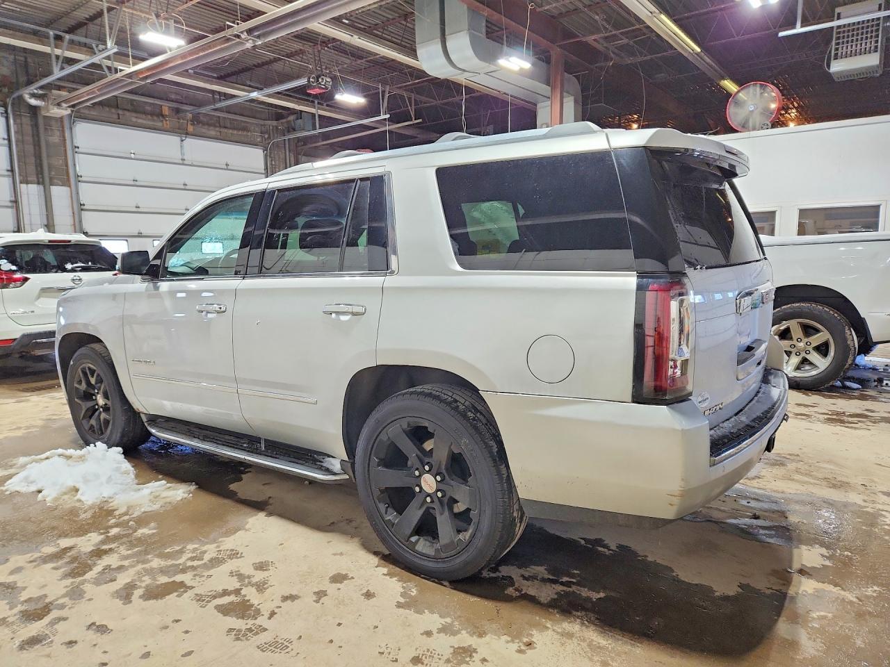 2016 GMC Yukon Denali - Фото 2